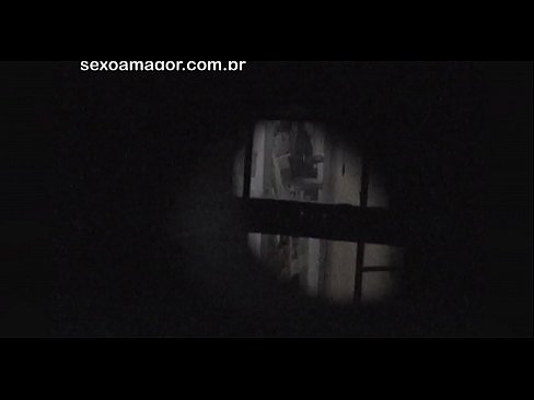 ❤️ Блондинку тайно снимает на видео соседский вуайерист, спрятанный за полыми кирпичами ️❌ Порнушка на ixiporn.ru ❌