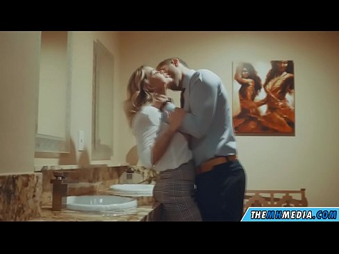 ❤️ когда грудастая блондинка соблазняет тебя в общественном туалете ️❌ Порнушка на ixiporn.ru ❌